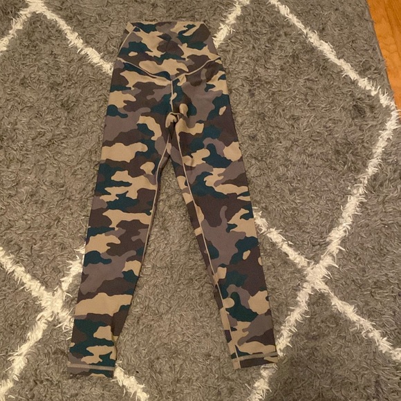 Never worn. Aerie offline cameo leggings. Size XS - Picture 1 of 4